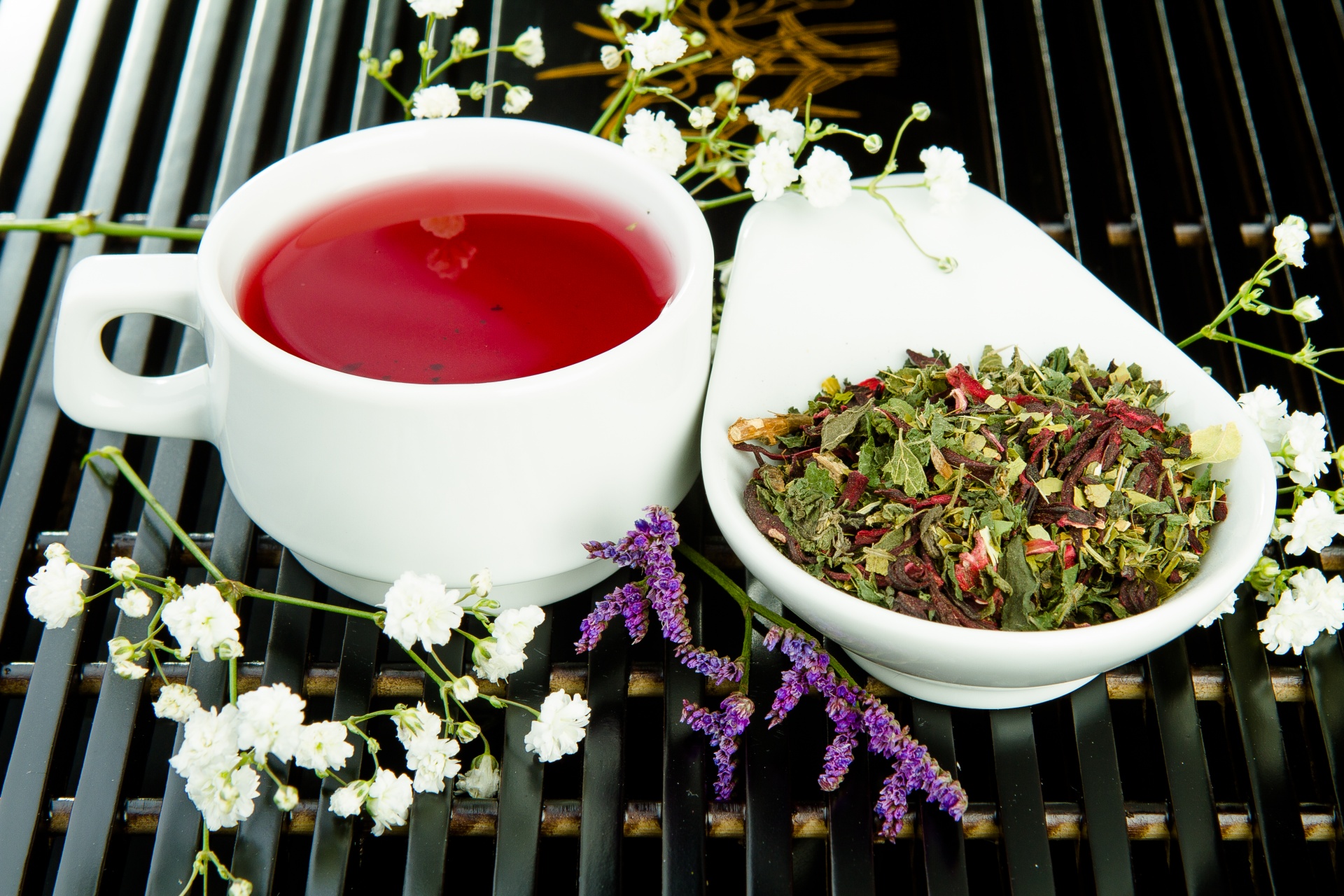 Какие травы можно пить вместо чая. Чай. Травяной чай. Чай с травами. Чай с лекарственными травами.